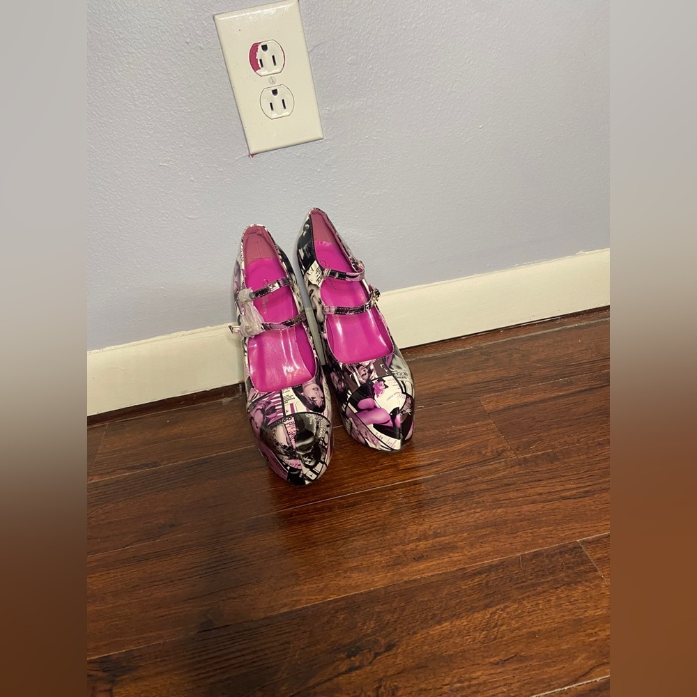 Magazine Print Heels